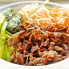 ビビンバ丼。豆腐のサラダ。