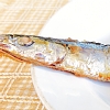 秋刀魚の塩焼き。オクラの梅おかか和え。みそ汁。ご飯。